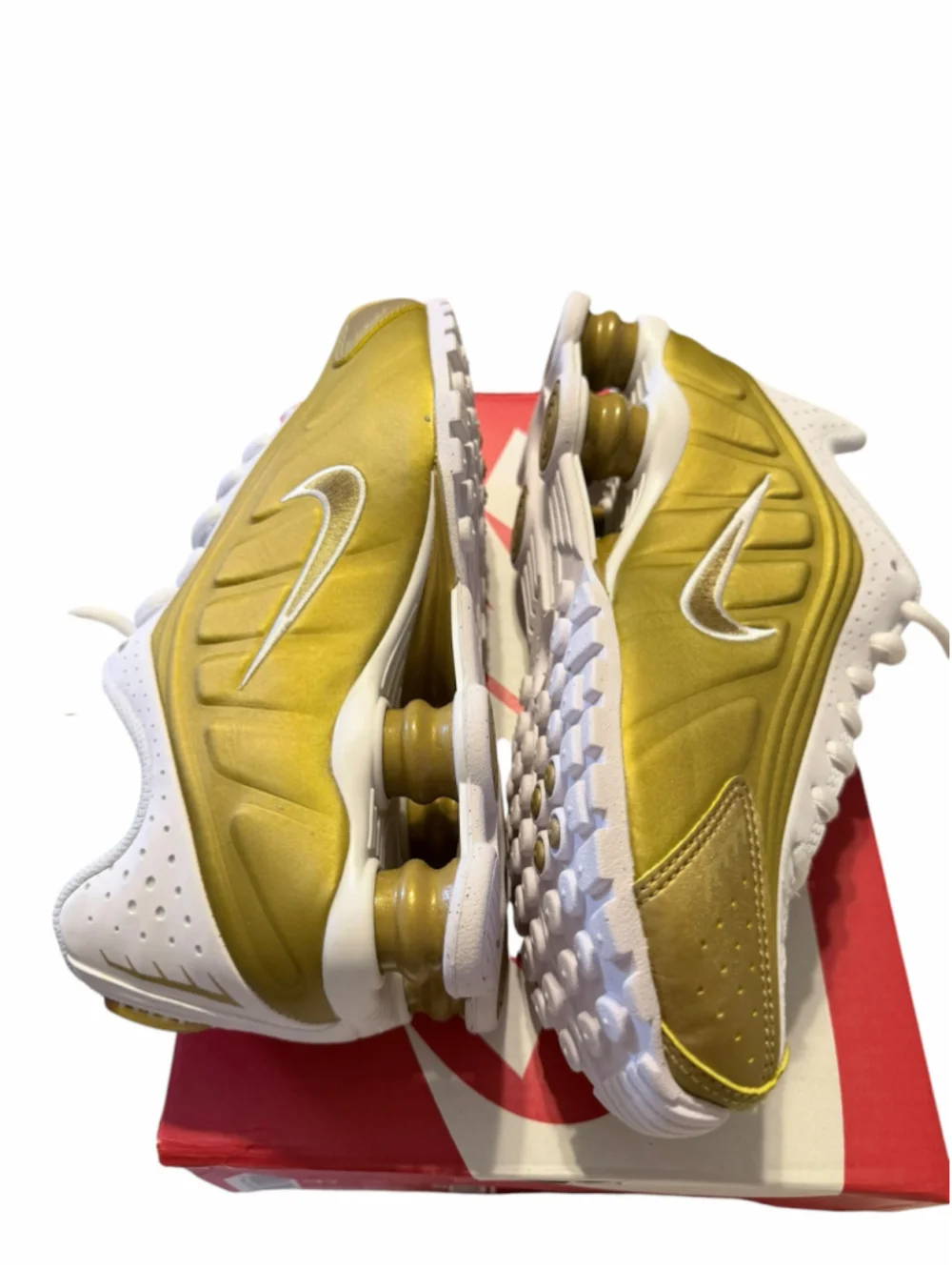 Men's/Youth Nike Shox R4 Sneakers Gold/White Size 4Y